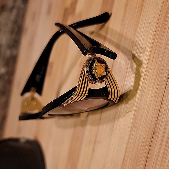 Gianni Versace sunglasses mod 423 col 852 black frame Versace vintage sunglasses - Picture 2 of 7